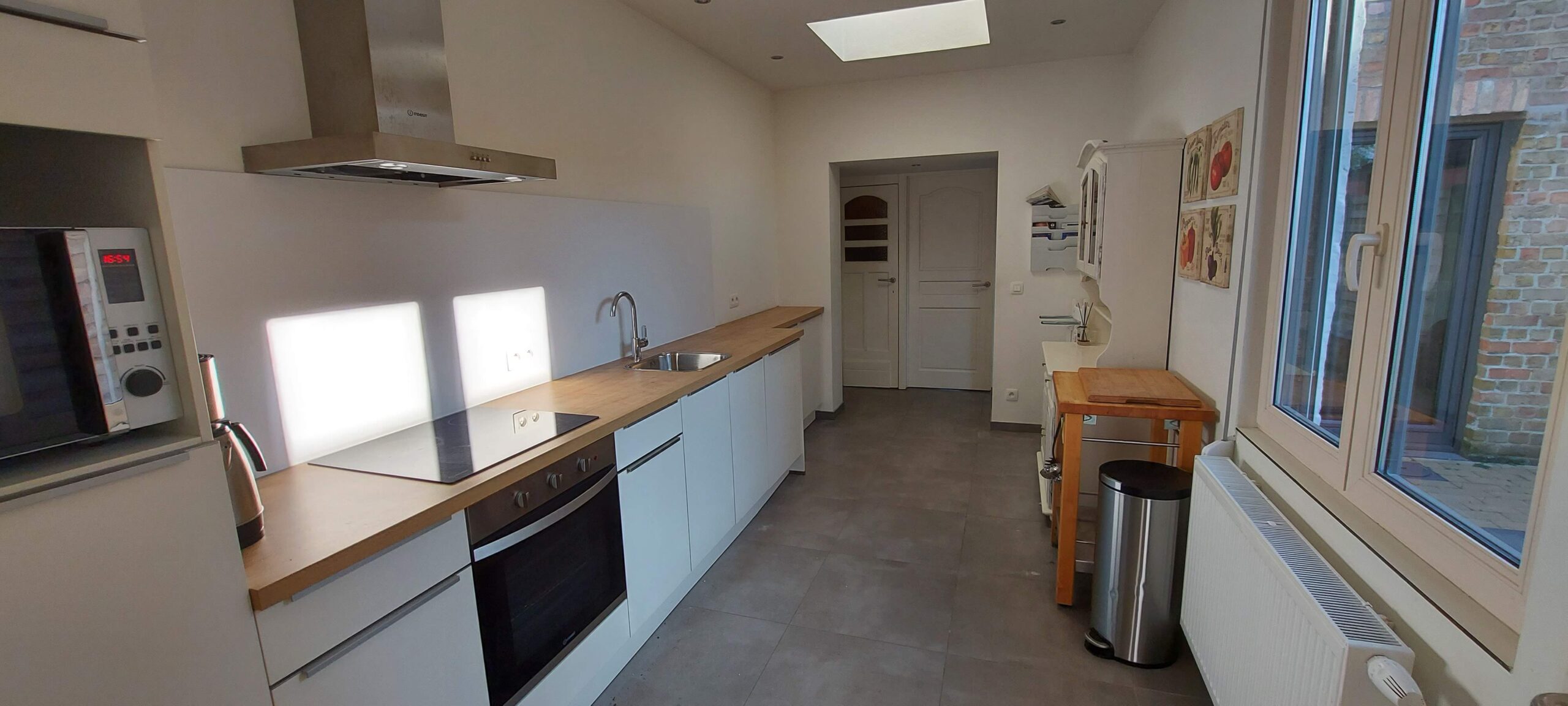 Keuken met oven en kookplaat