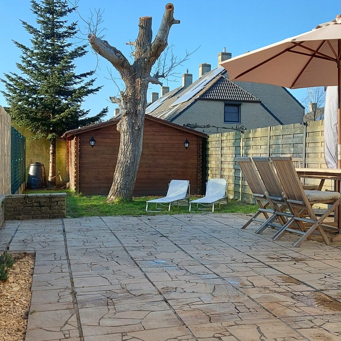 Tuin en terras van Huize Andries