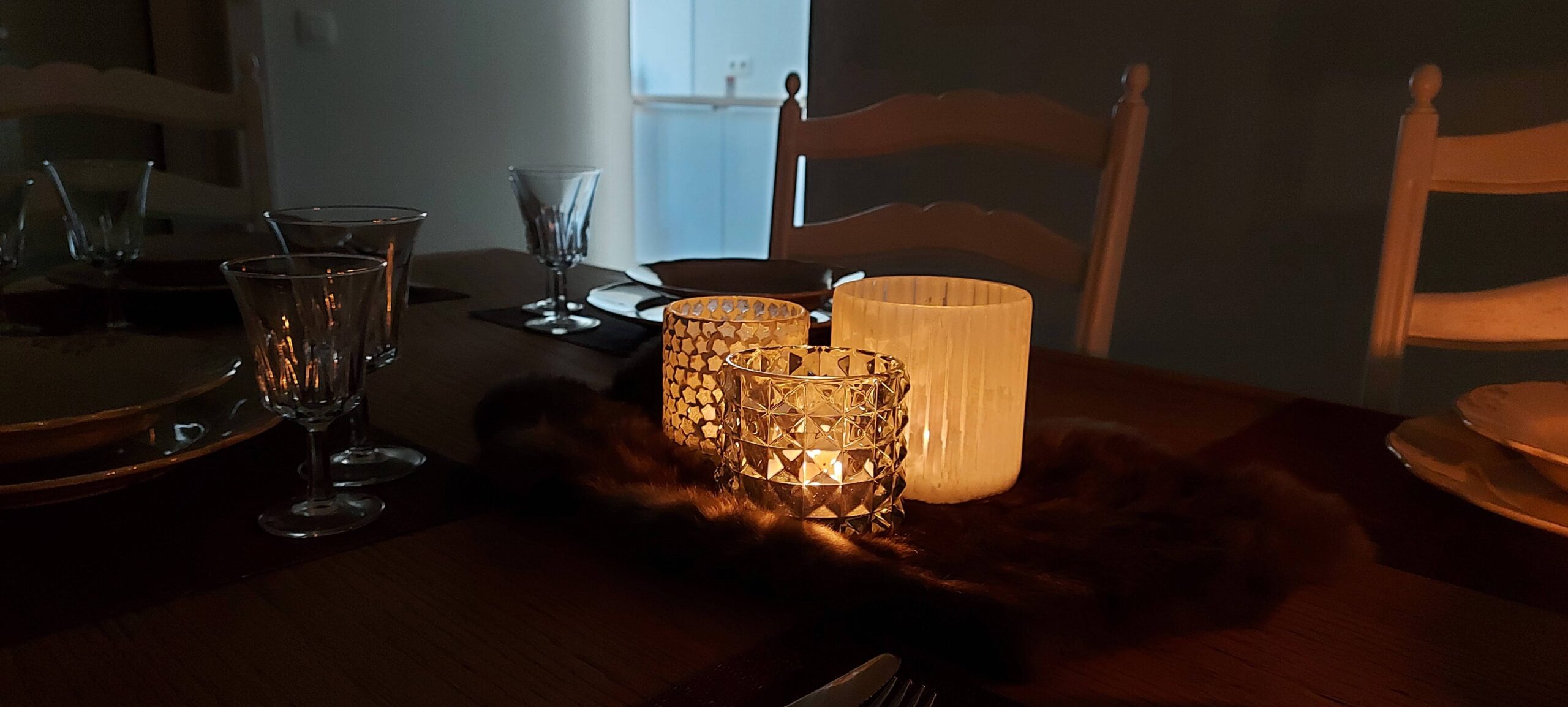 Eetkamer met grote tafel