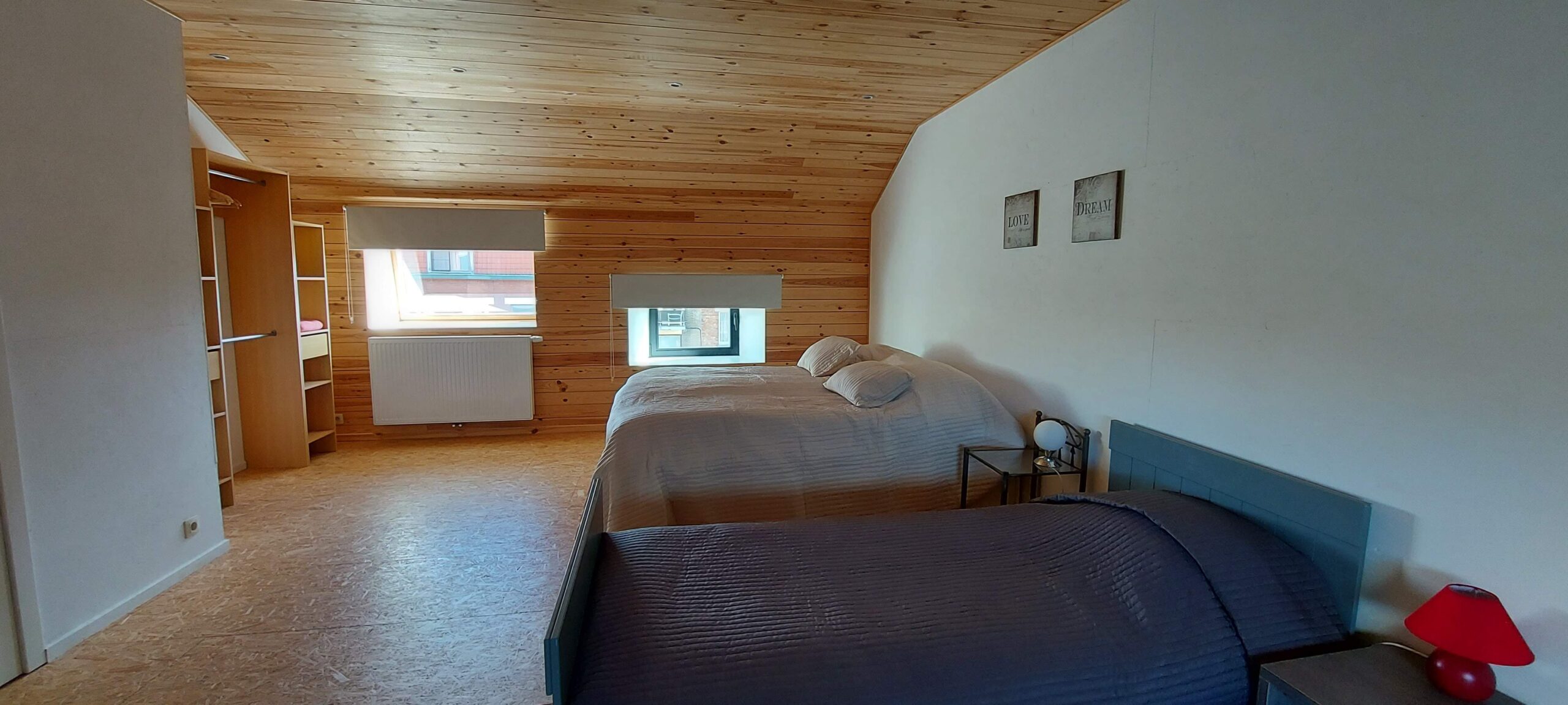 Slaapkamer met twee bedden